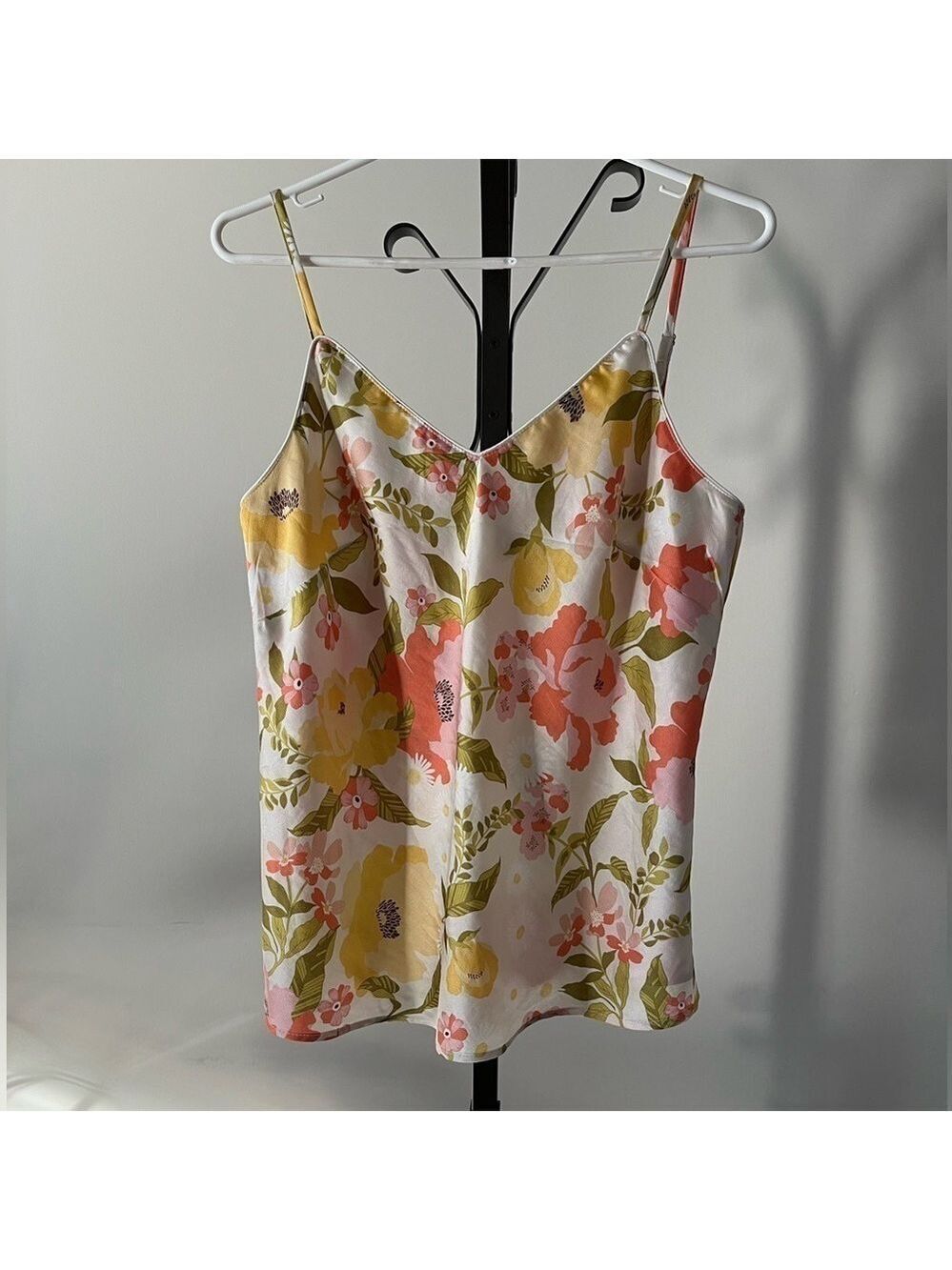 Maree Maree Floral Print 2 piece Sleepwear, Camisole Size Large, Bottom Medium.